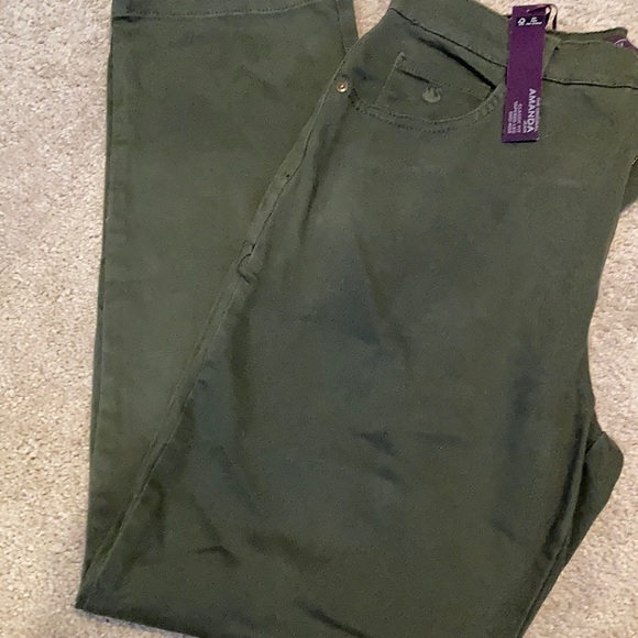 Olive green women’s brushed jean 12 short Gloria Vanderbilt -runs small - Picture 1 of 2